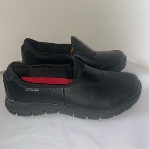 NWOB Skechers Relaxed Fit Memory Foam Black Leather Slip on Shoes sz 9